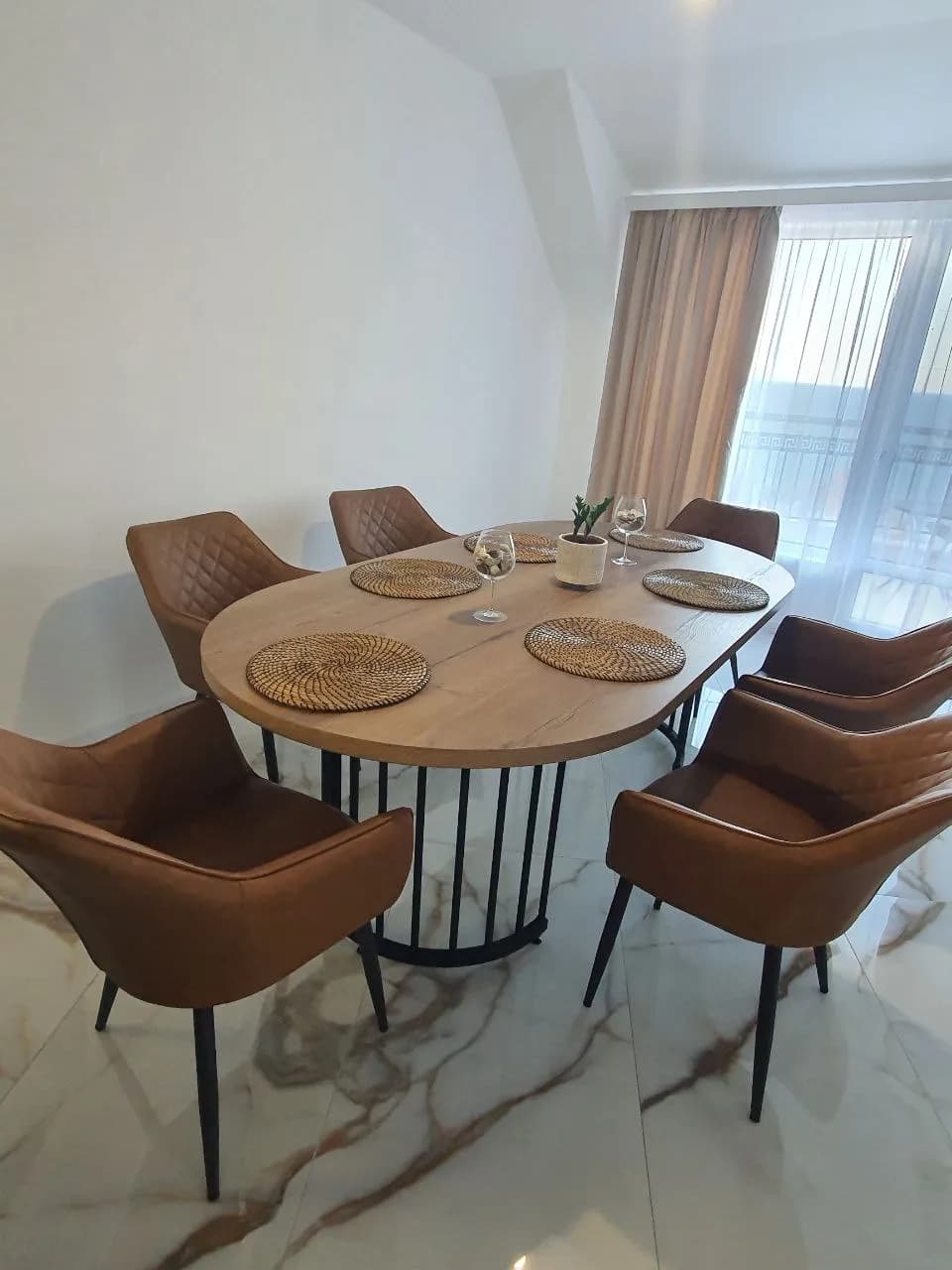 Мебели - маса по поръчка